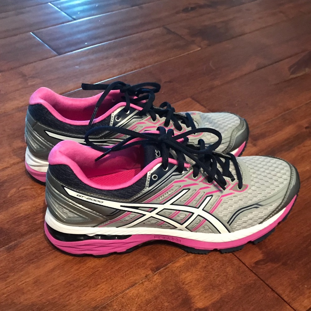 Asics GT 2000 running shoes NEW